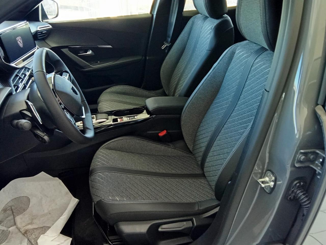 Peugeot 2008 Hybrid 145 e-DCS6 Allure