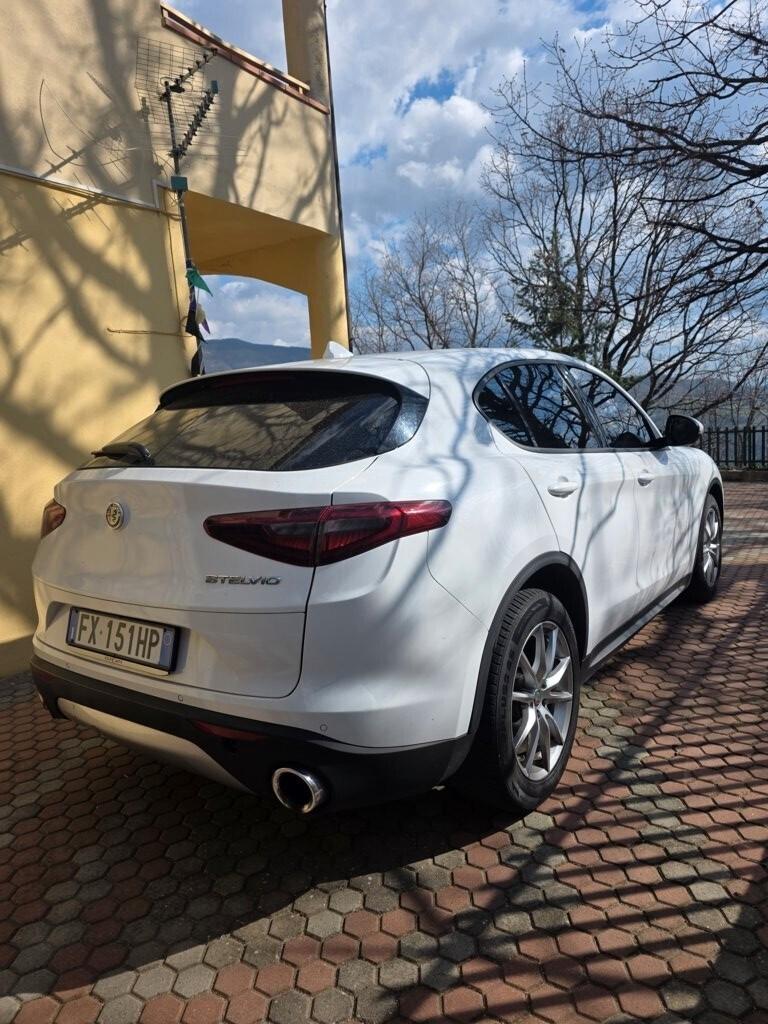 Alfa Romeo Stelvio 2.2 Turbodiesel 190 CV AT8 RWD Executive