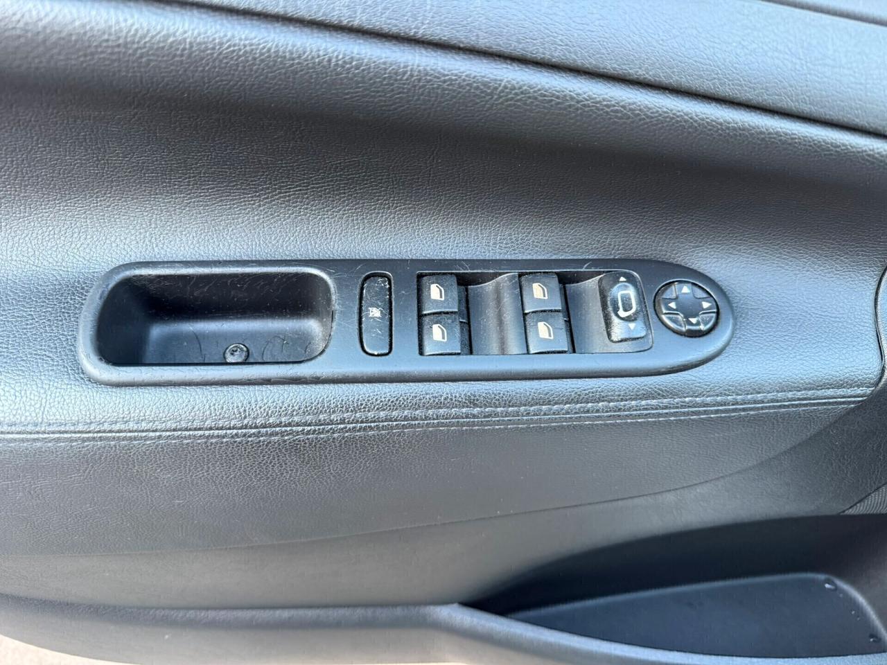 Peugeot 207 1.4 benz 74.900 KM