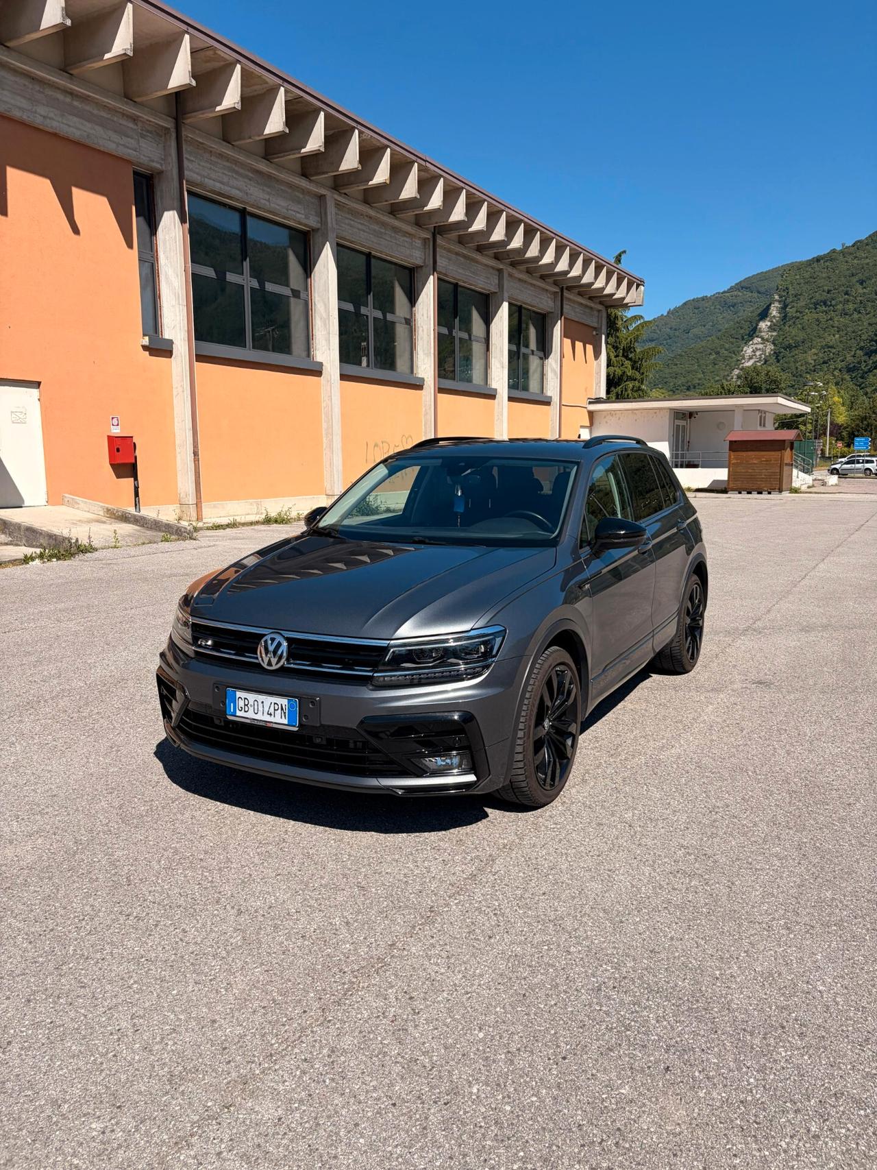 Volkswagen Tiguan 2.0 TDI R-line 4Motion - 150.000 KM -