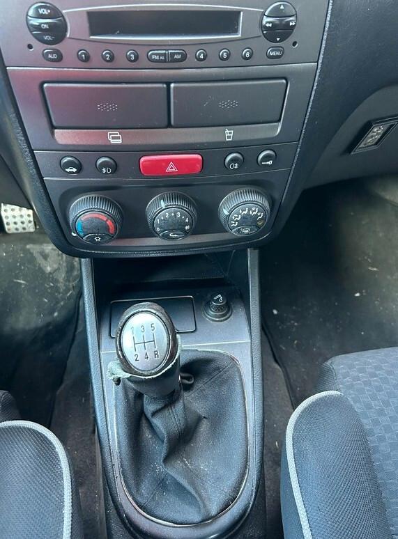 Alfa Romeo 147 1.6 16V 5 porte Distinctive - OK Neopatentato !