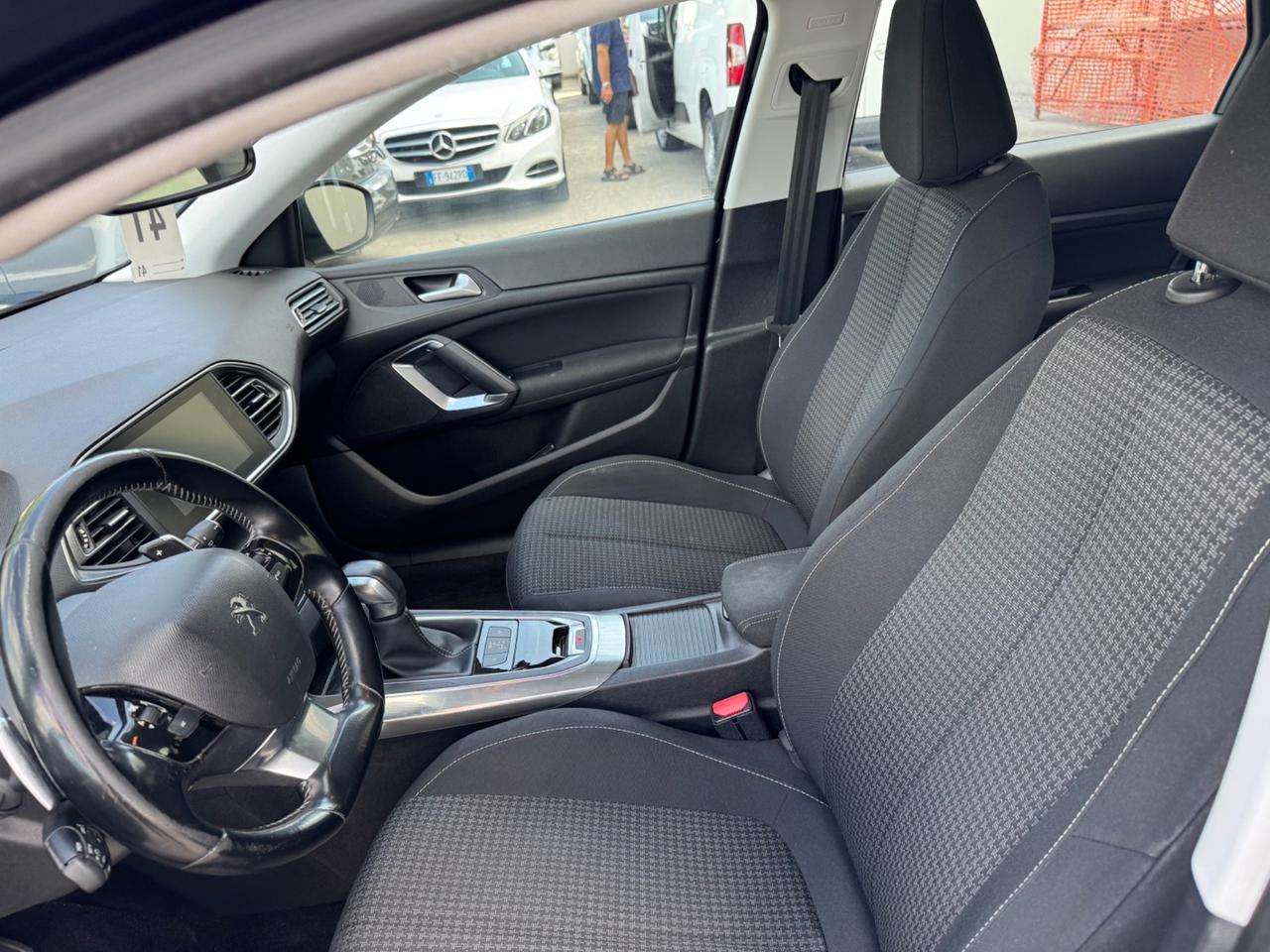 Peugeot 308 BlueHDi 120 S&S SW Allure