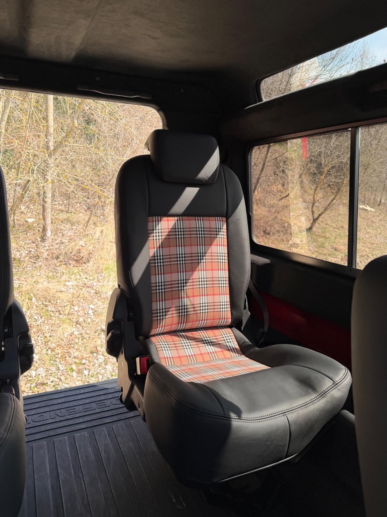 Land Rover Defender 90 2.2 TD4 IBRIDA