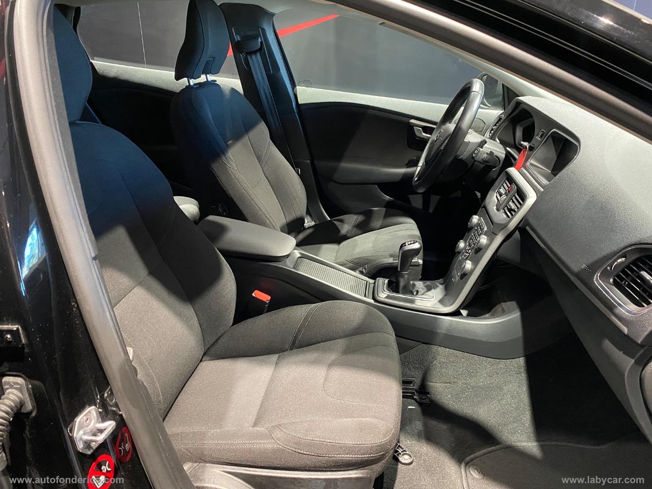 VOLVO V40 D2 Momentum