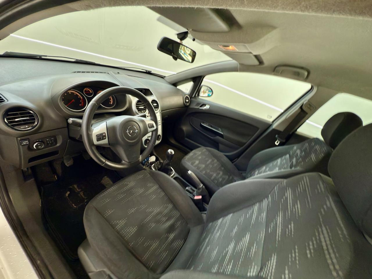 Opel Corsa 1.2 BENZ/GPL 2011