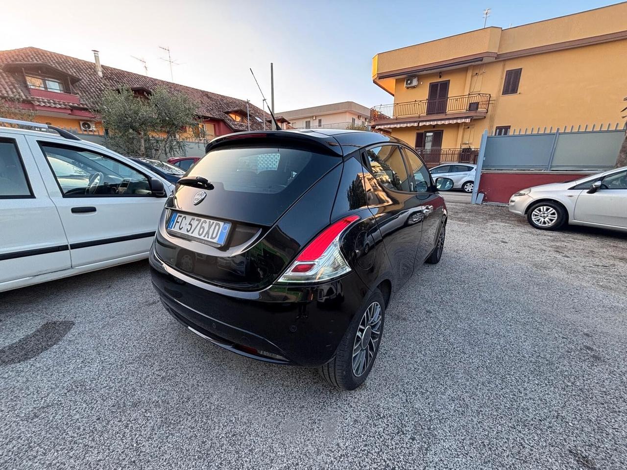 Lancia Ypsilon 1.2 69 CV 5 porte GPL Ecochic Platinum