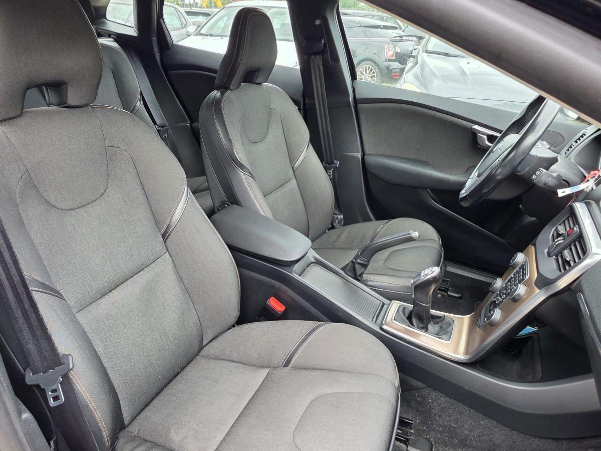 VOLVO - V40 Cross Country 1.6 d2 Momentum