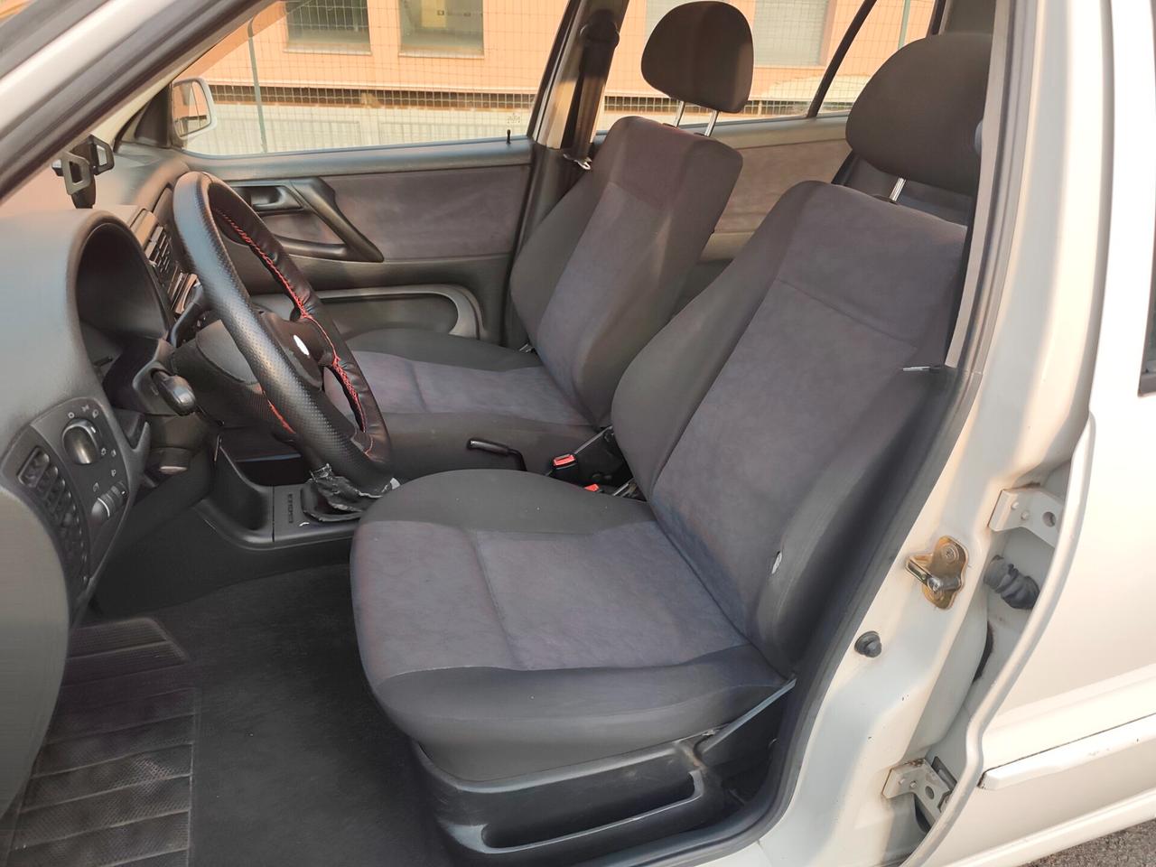 Volkswagen Polo 1.4 Benz 5 porte neopatentati