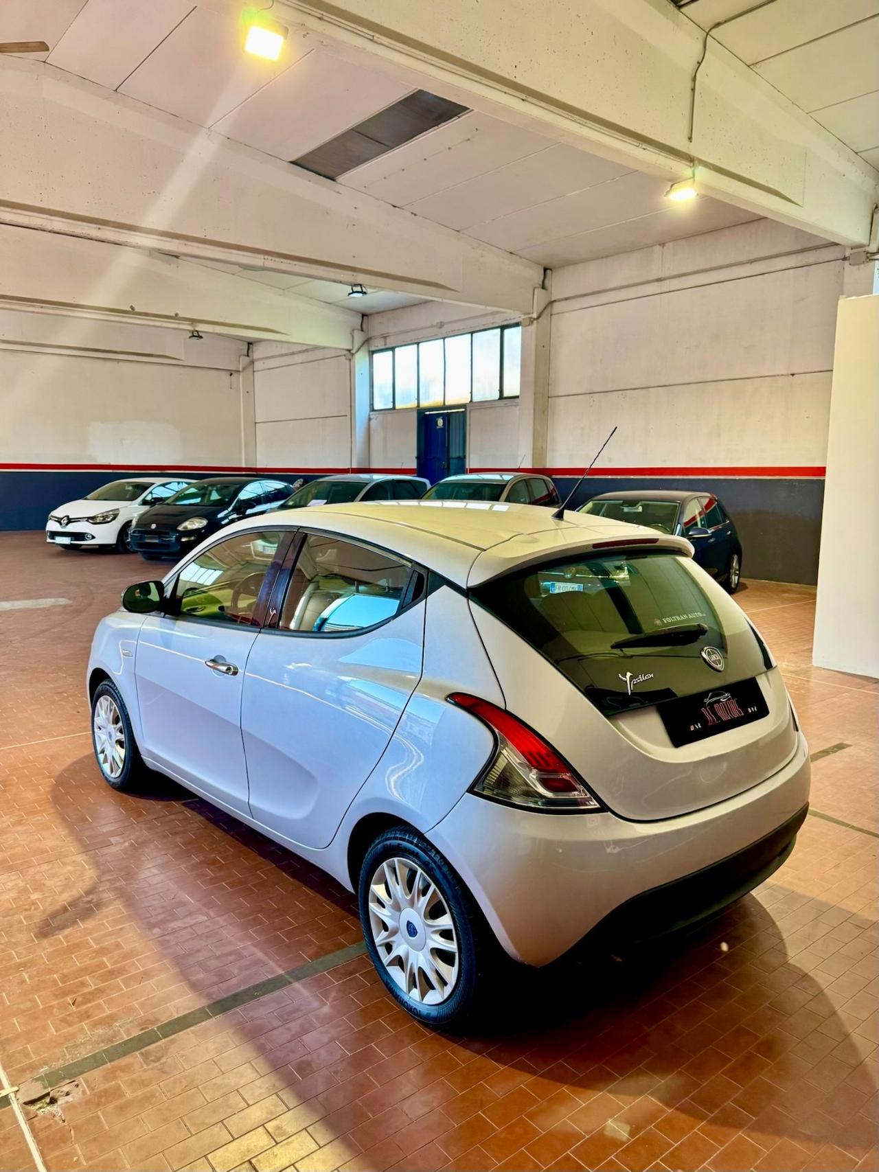 Lancia Ypsilon 1.2 69 CV 5 porte S&S Silver