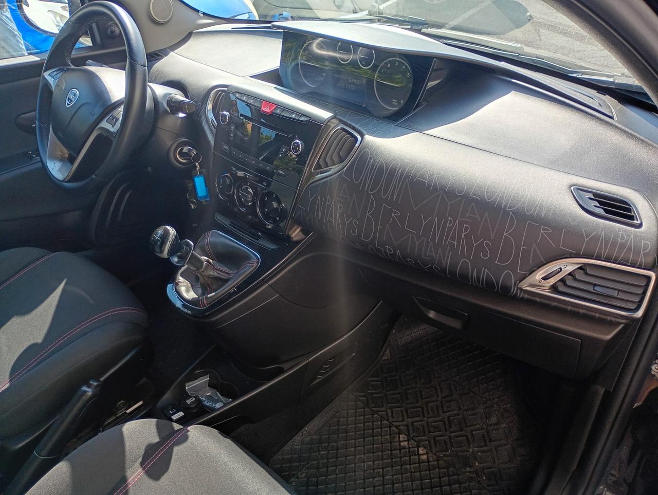 Lancia Ypsilon 1.2 69 CV 5 porte Elefantino