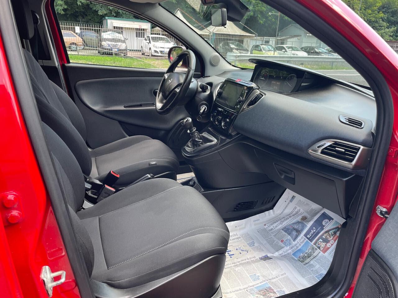 Lancia Ypsilon 1.0 FireFly 5 porte S&S Hybrid Ecochic Gold