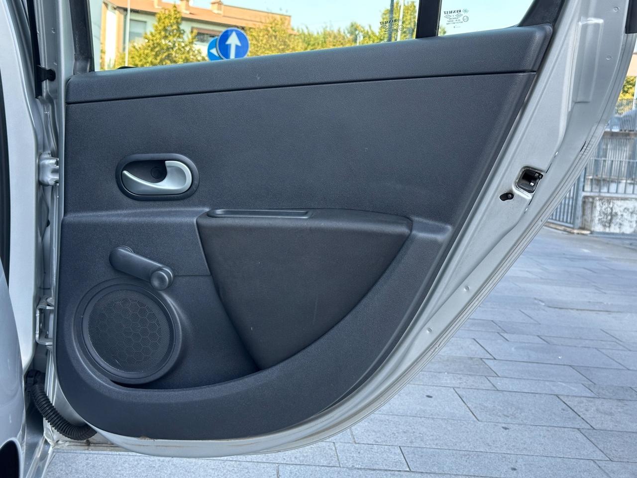 Renault Clio 1.2 16V 5 porte Luxe