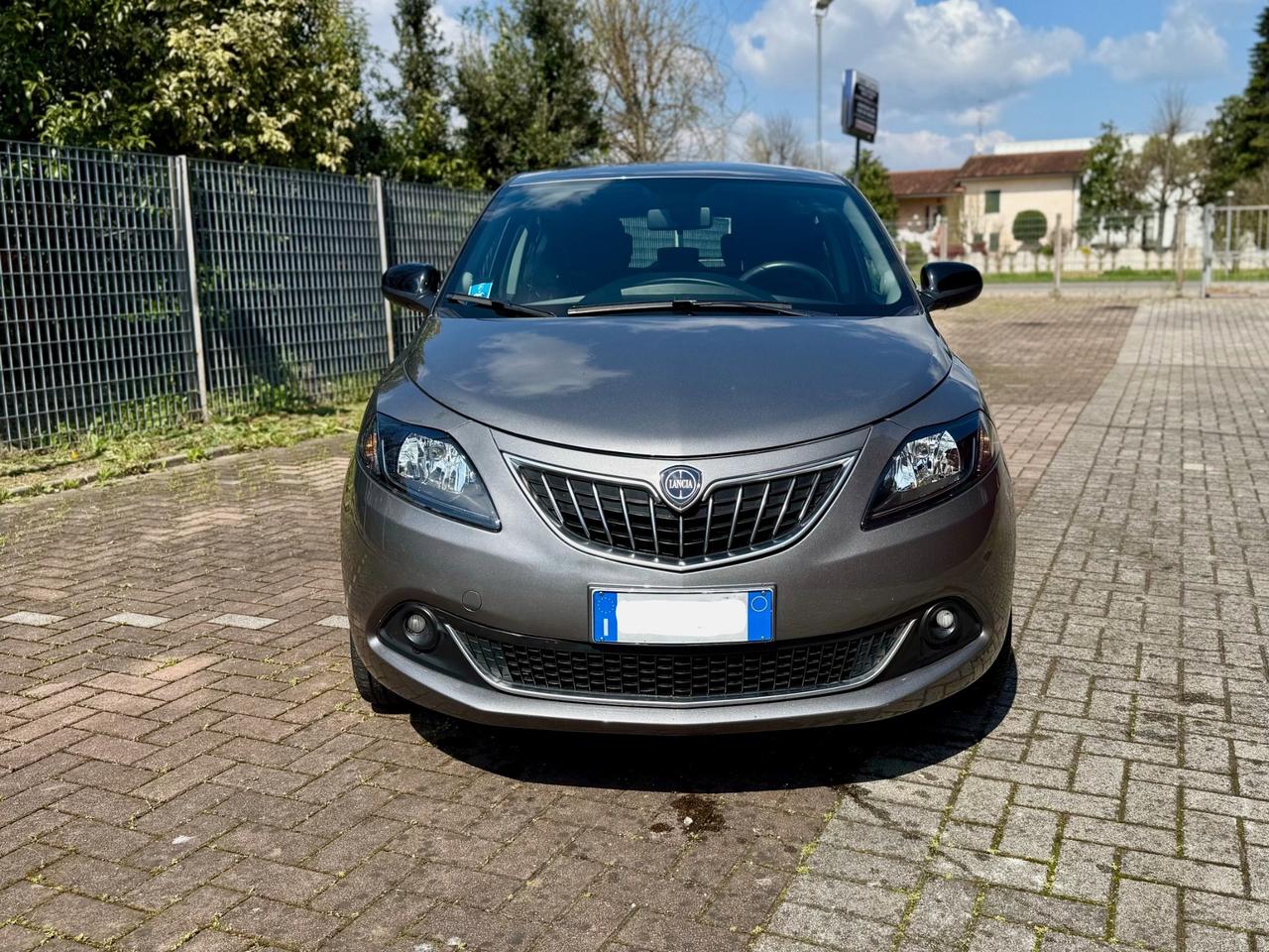 Lancia Ypsilon 1.0 FireFly 5 porte S&S Hybrid Ecochic Silver
