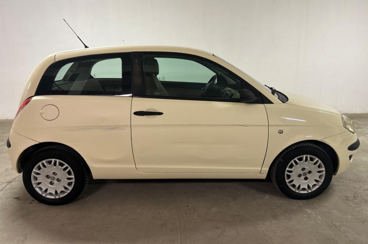 Lancia Ypsilon 1.2 16V Oro