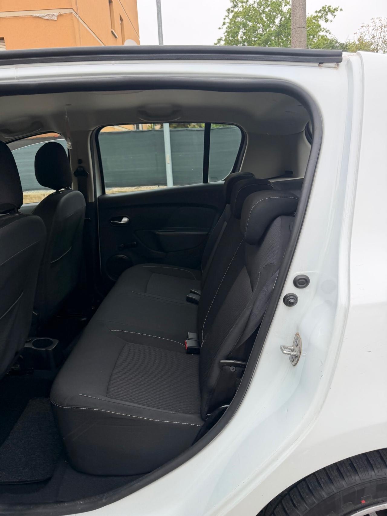 Dacia Sandero 0.9 tce Gpl - NEOPATENTATI - NAV. - 12 MESI DI GARANZIA -