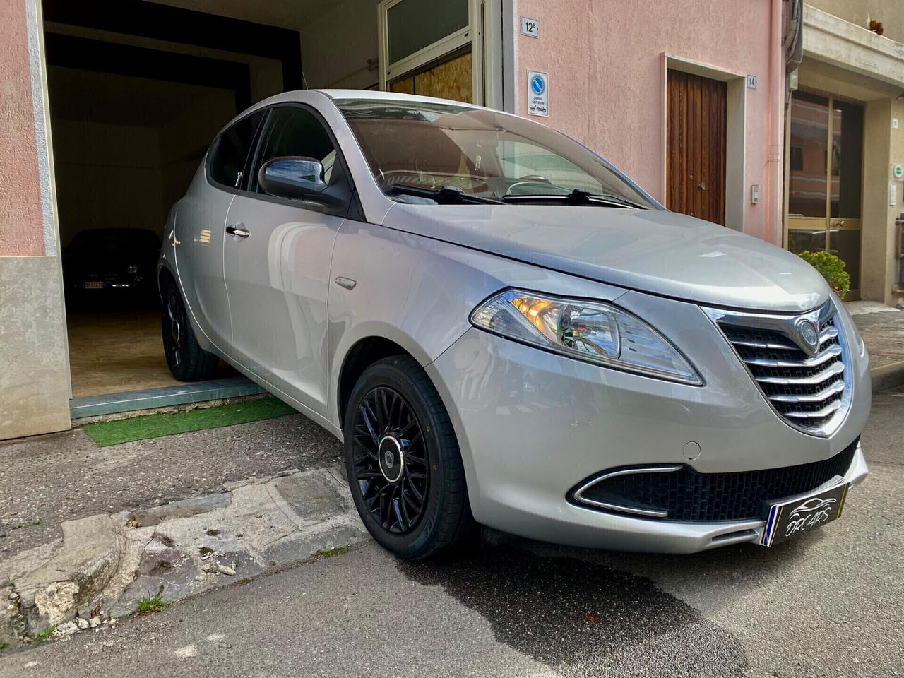 Lancia Ypsilon 1.2 69 CV 5 porte S&S Silver