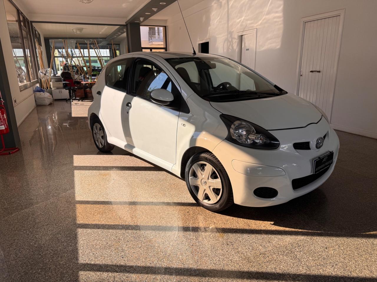 Toyota Aygo 1.0 12V VVT-i 5 porte Sol Connect