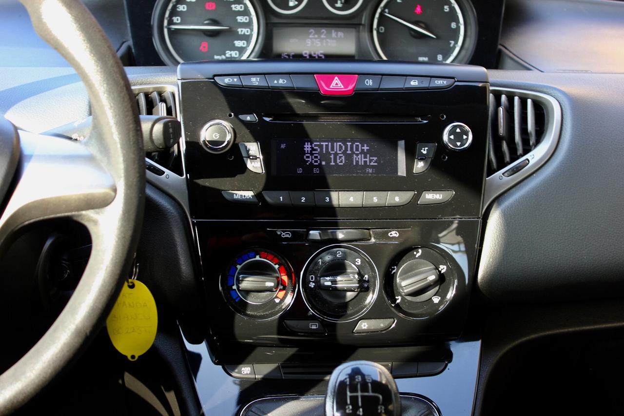 Lancia Ypsilon 1.2 69 CV 5 porte Gold SENSORI APP. TAGLIANDATA