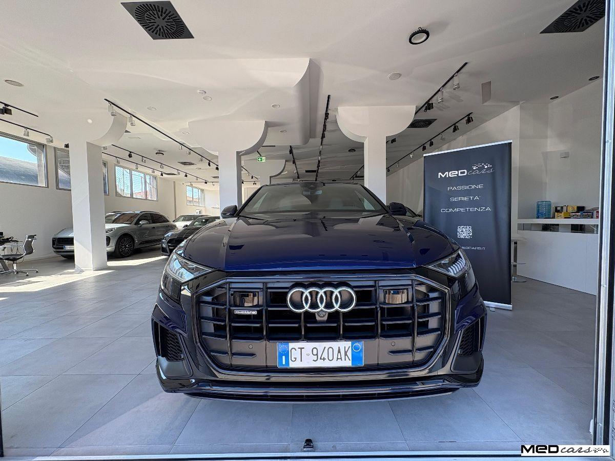 AUDI - Q8 - 55 TFSI quattro tiptronic Sport