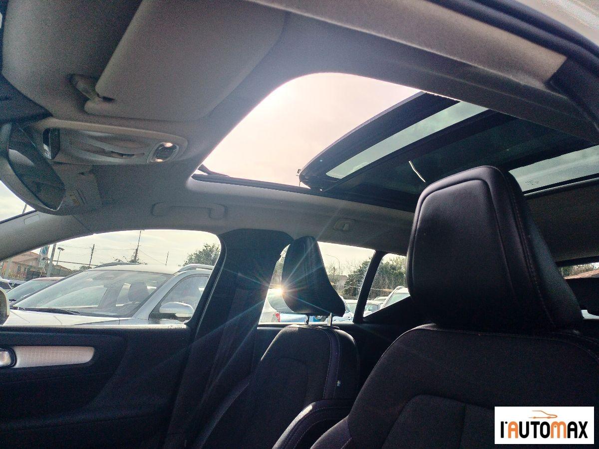 VOLVO - XC40 - 2.0 D3 Momentum - Autocarro 5 Posti