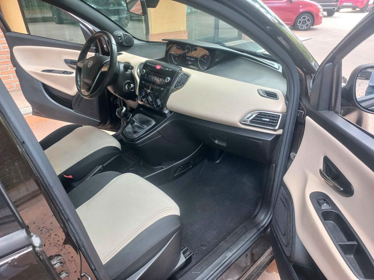 Lancia Ypsilon 1.2 69 CV 5 porte Gold