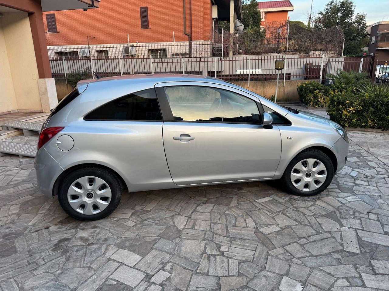 Opel Corsa 1.2 3 porte Club