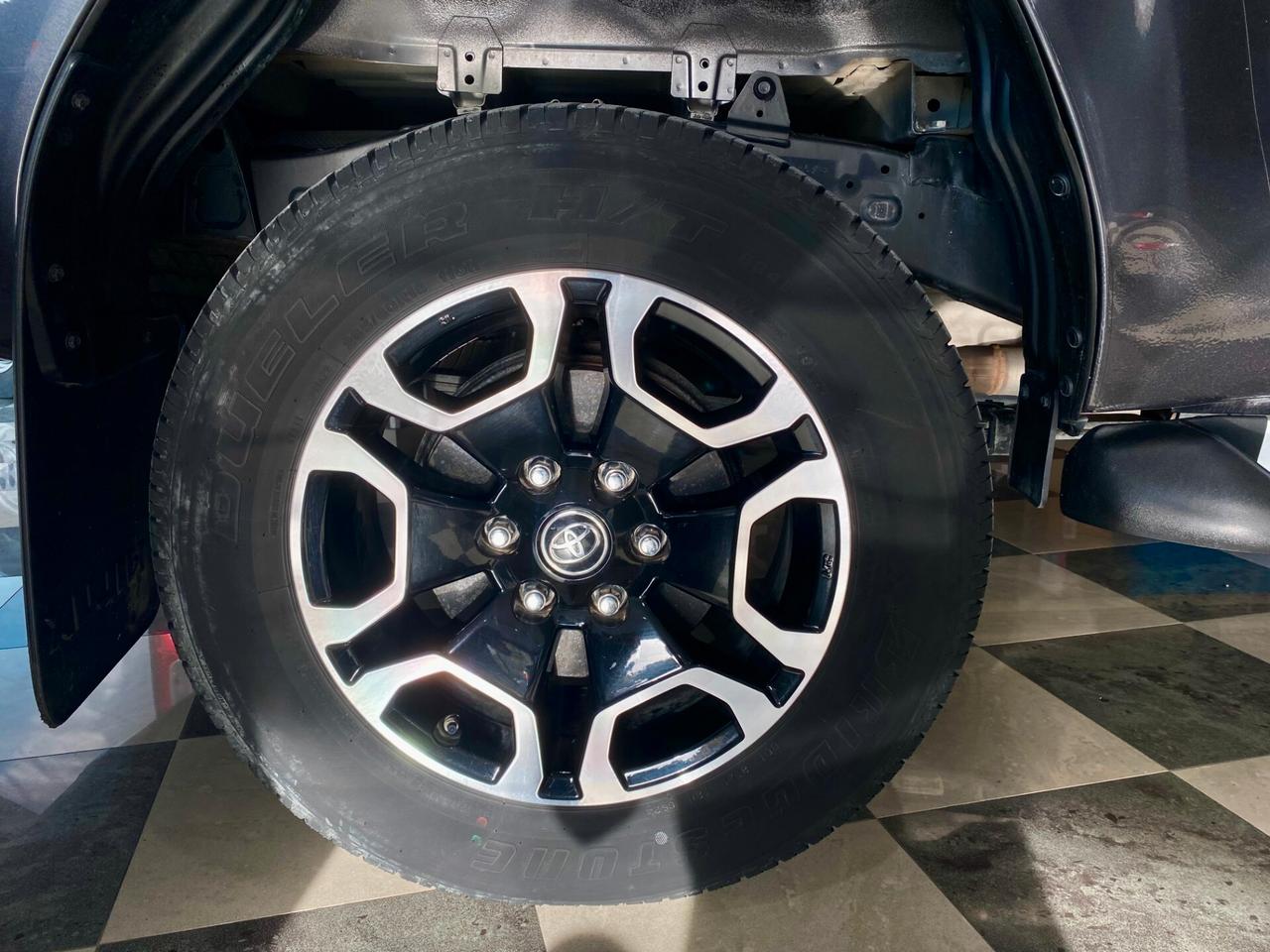 Toyota Hilux 2.4 D-4D A/T 4WD 4 porte Double Cab Lounge-2024