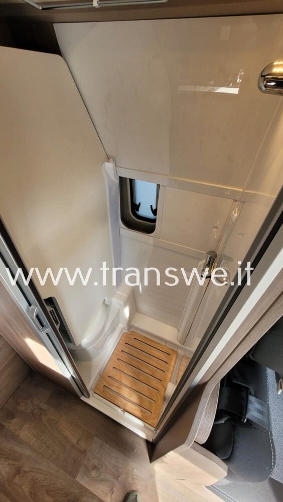 Carado CV 600 PRO+ camper van con tetto POP UP