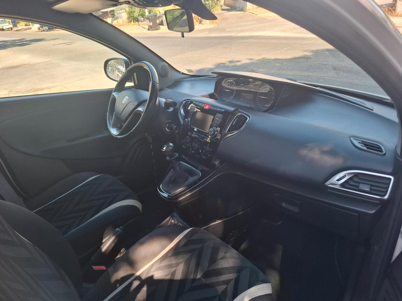 Lancia Ypsilon 1.2 benzina CV anno 2016