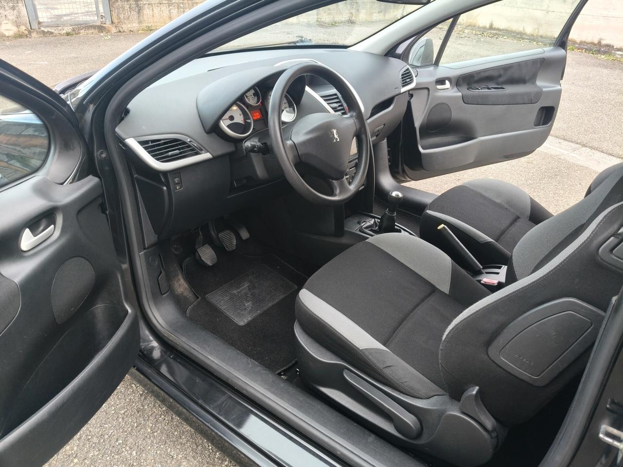Peugeot 207 1.4 3 porte PER NEOPATENTATI