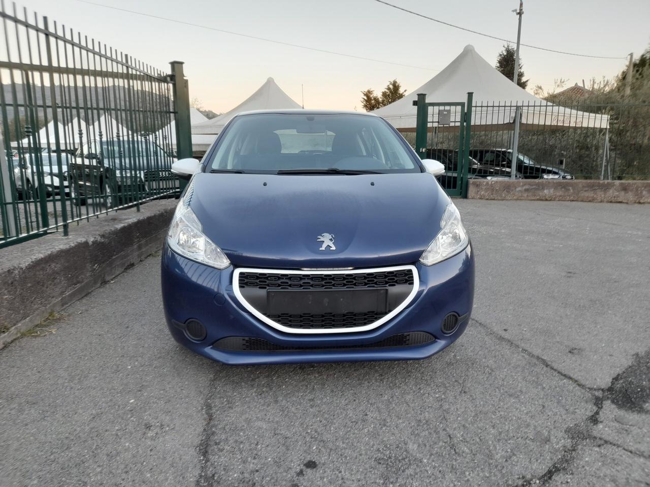 Peugeot 208 1.4 HDi 68 CV 5 porte lika