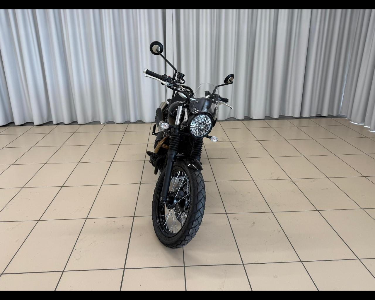 TRIUMPH Scrambler 900 - Stealth Edition