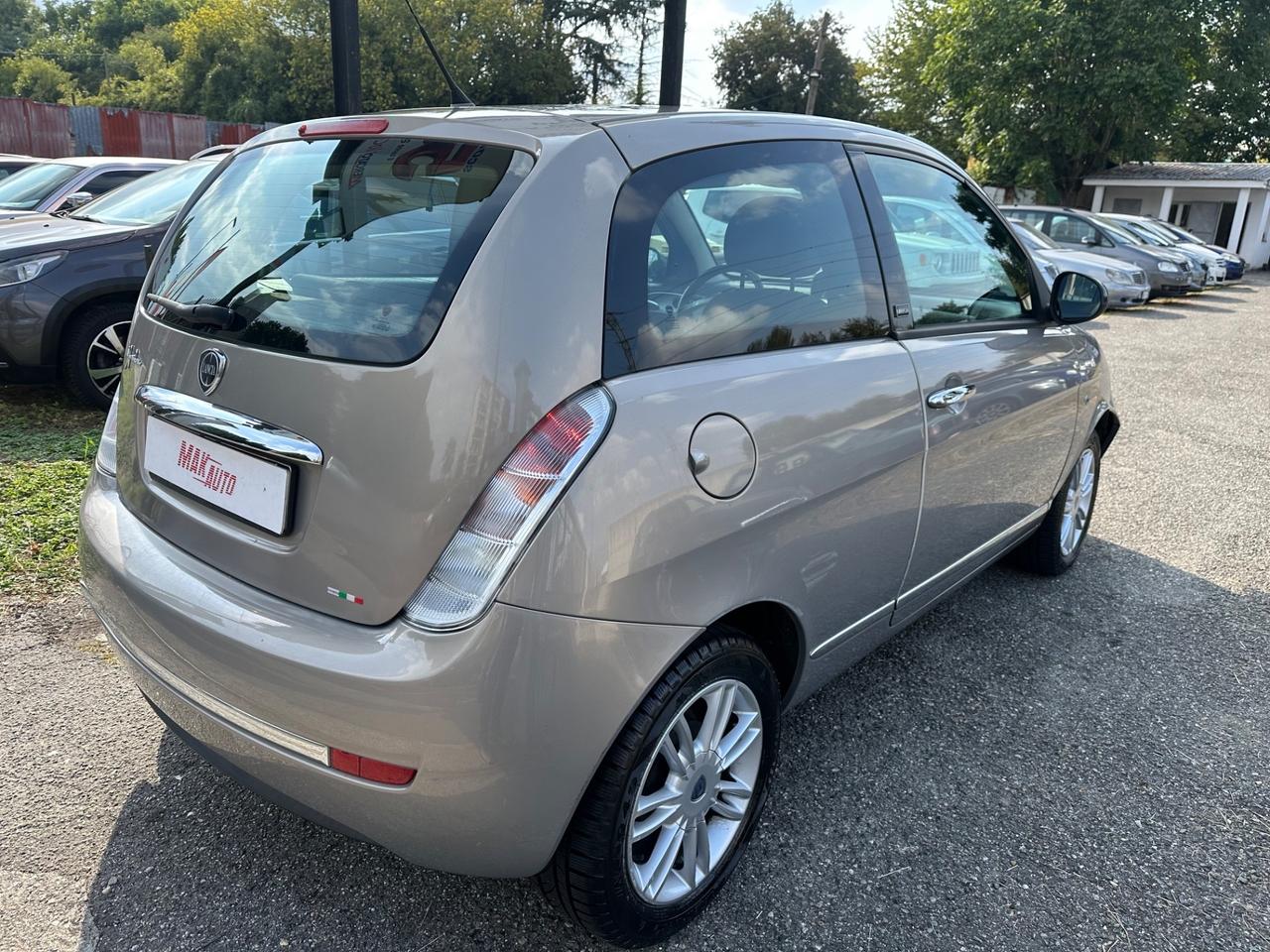 Lancia Ypsilon 1.2 69 CV Unyca