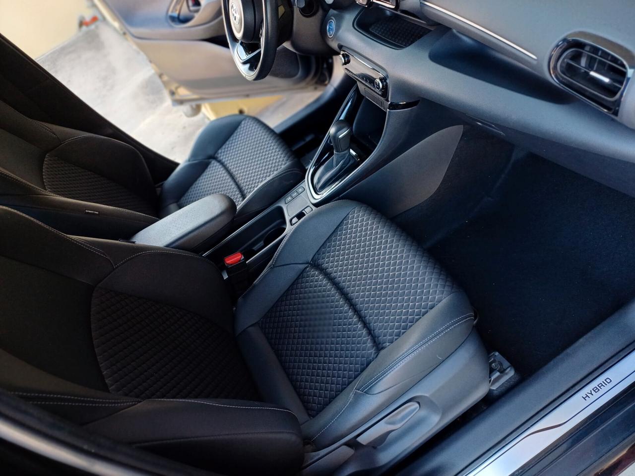 Toyota Yaris 1.5 Hybrid 5 porte Lounge(TETTO PANORAMICO)