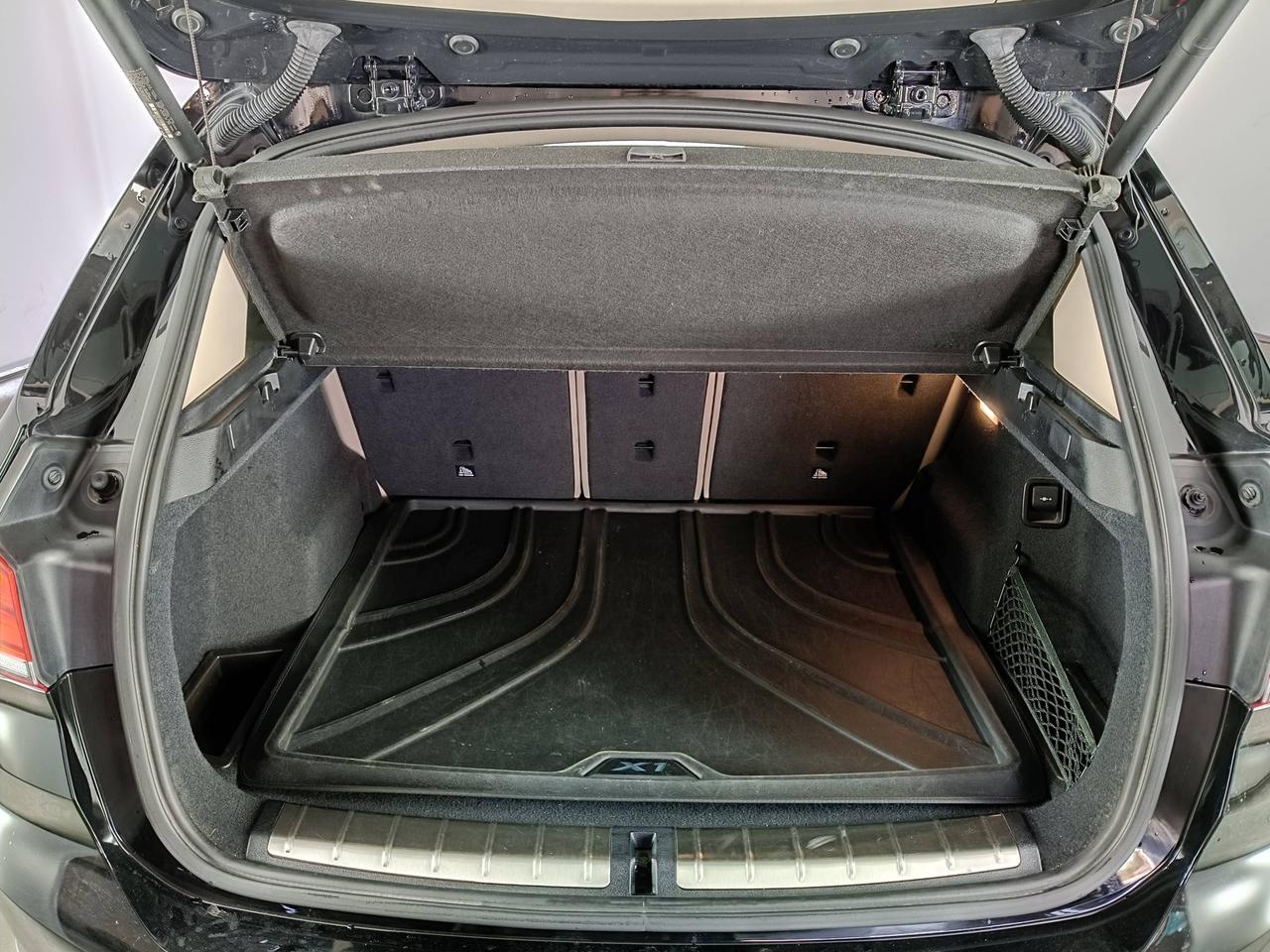 BMW X1 F48 2019 - X1 sdrive18d xLine