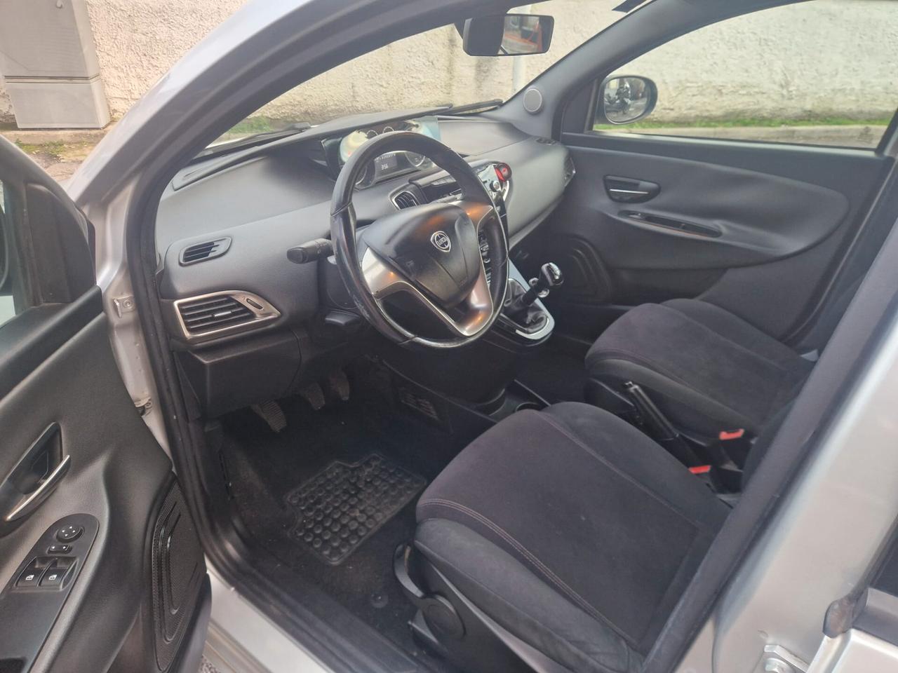 Lancia Ypsilon 1.2 69 CV 5 porte GPL Ecochic Silver