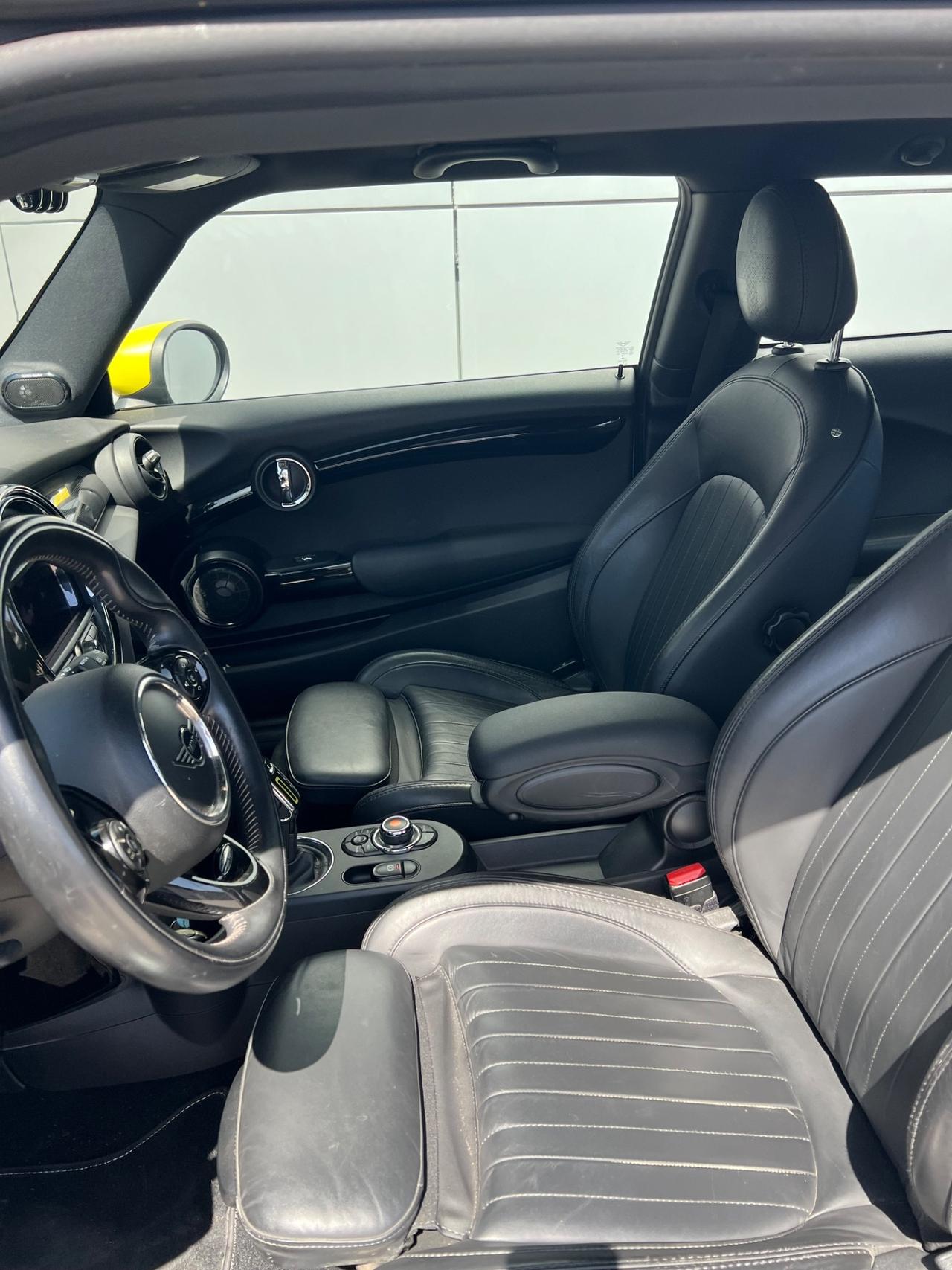 Mini Cooper SE XL possibilità noleggio no scoring