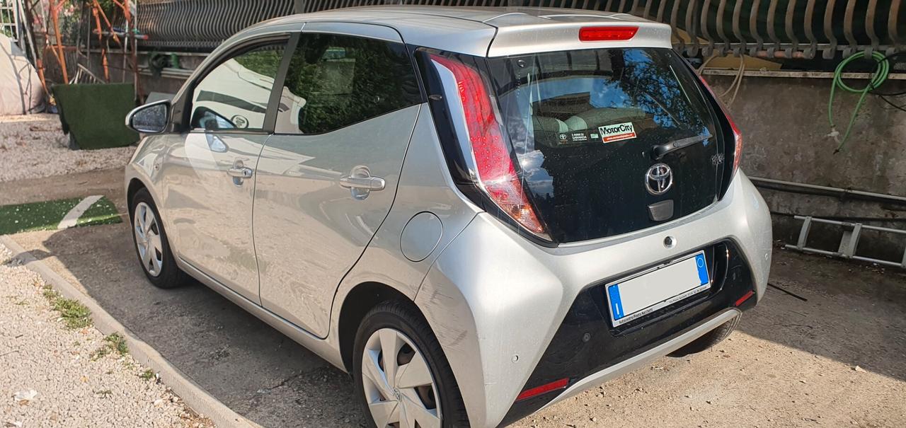 Toyota Aygo 1.0 VVT-i 69 CV 5 porte x-play