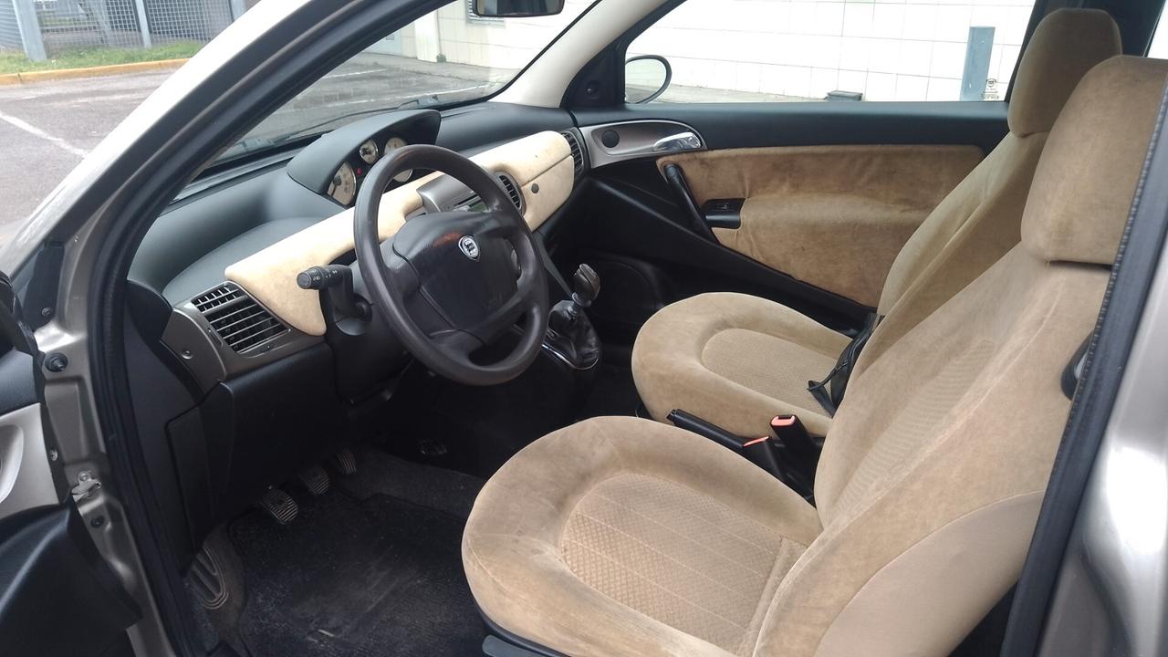 Lancia Ypsilon 1.2 BZ neopatentati 2005