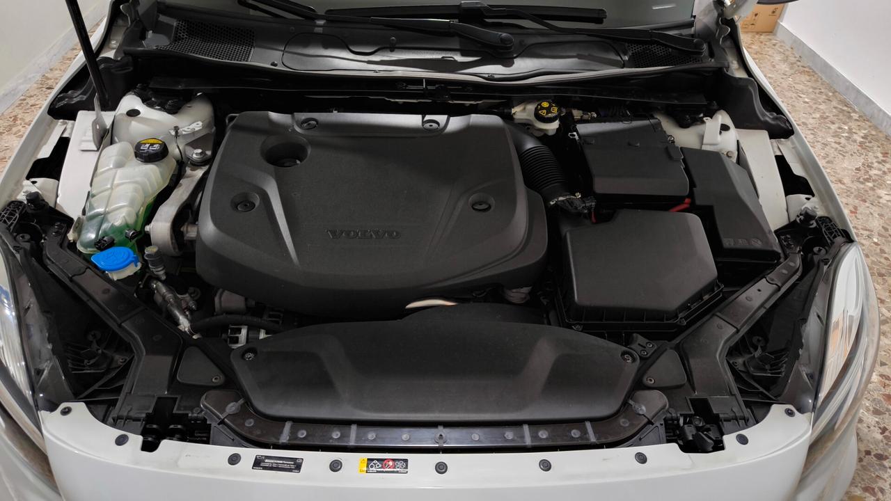 Volvo V40 D2 R-design