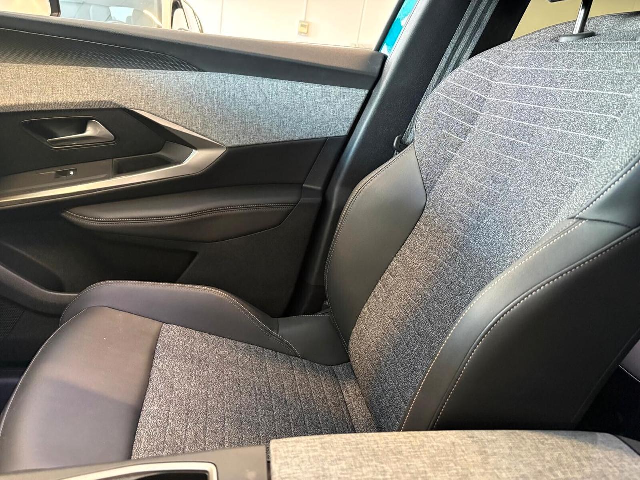Peugeot 5008 ALLURE Hybrid 145 e-DCS6 7 posti SPOTICAR