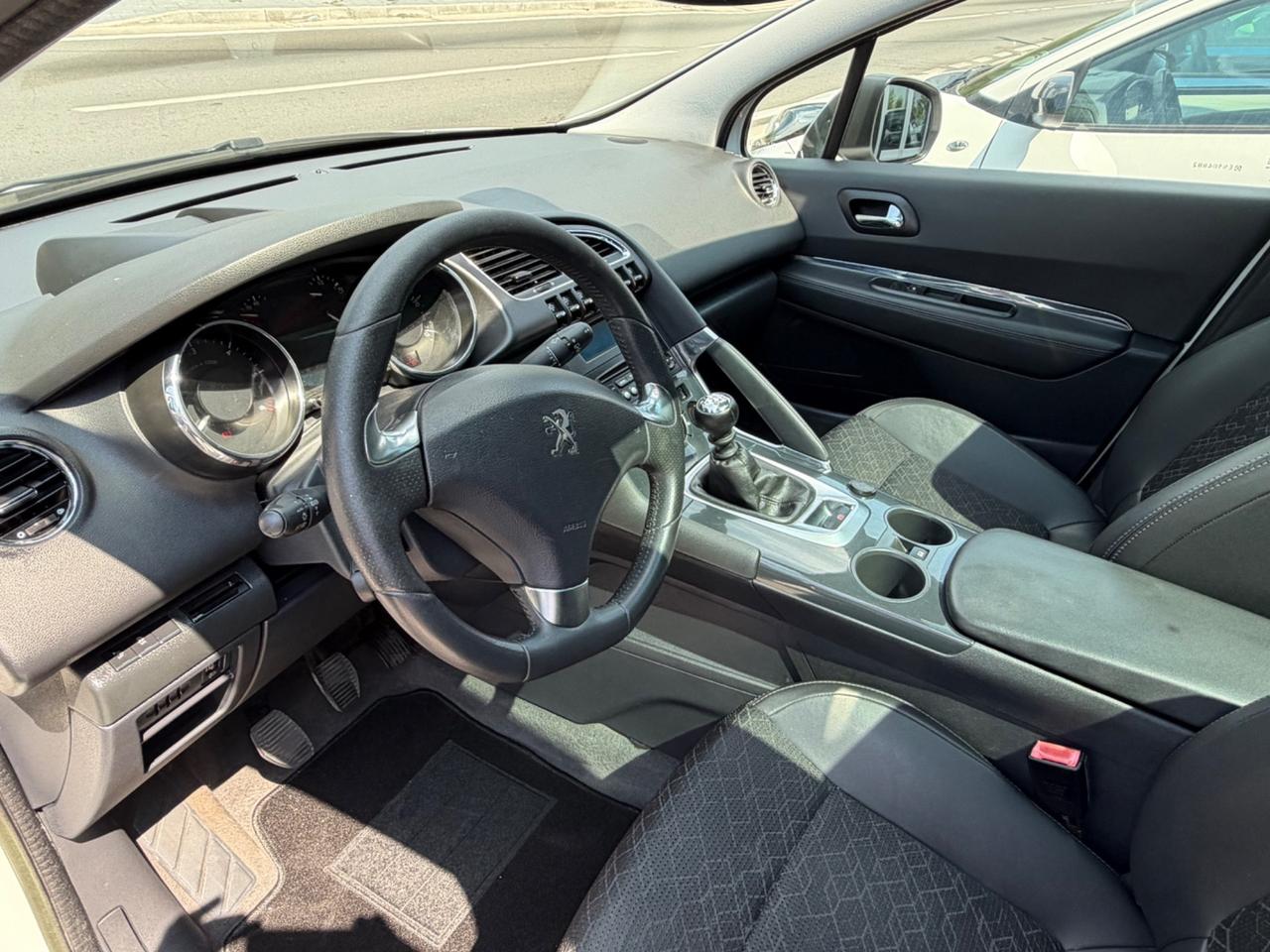 Peugeot 3008 1.6 HDi 115CV Allure