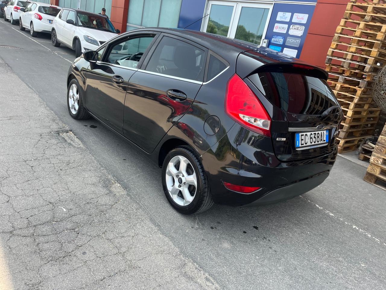 Ford Fiesta 1.4 TDCi 70CV 5 porte Titanium