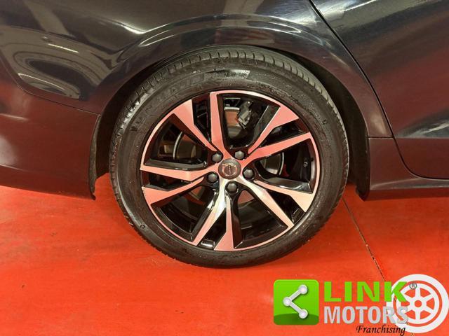 VOLVO V60 D3 Geartronic R-design - IVA -FULL- GANCIO -24MESI