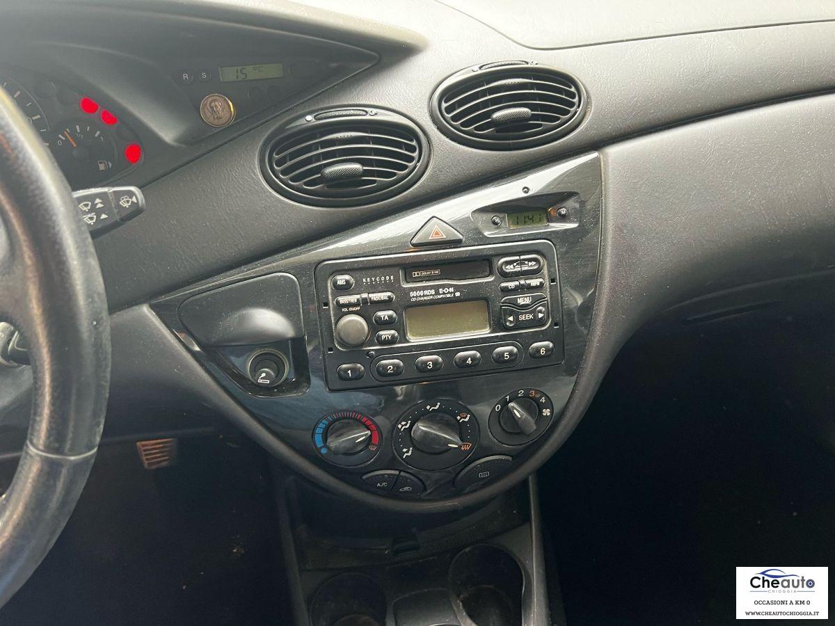 FORD - Focus - 1.6i 16V 5p. Ambiente