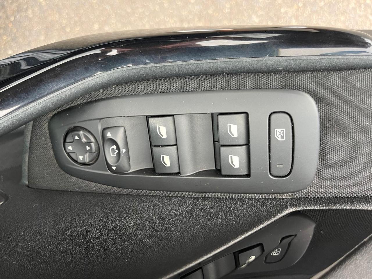 Peugeot 208 PureTech 82 5 porte Allure