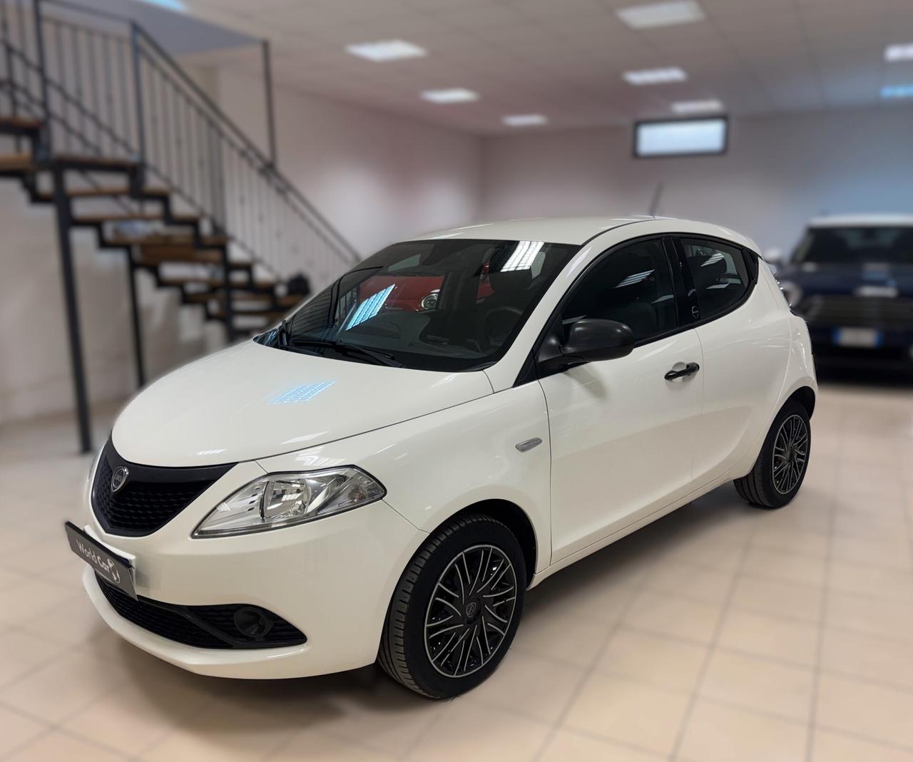 Lancia Ypsilon 1.0 FireFly 5 porte S&S Hybrid Ecochic Silver