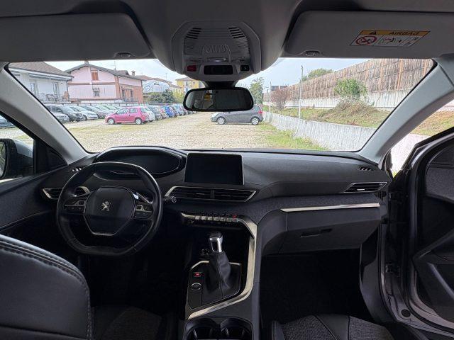 PEUGEOT 3008 PureTech 130 Allure POCHI CHILOMETRI TENUTA BENE
