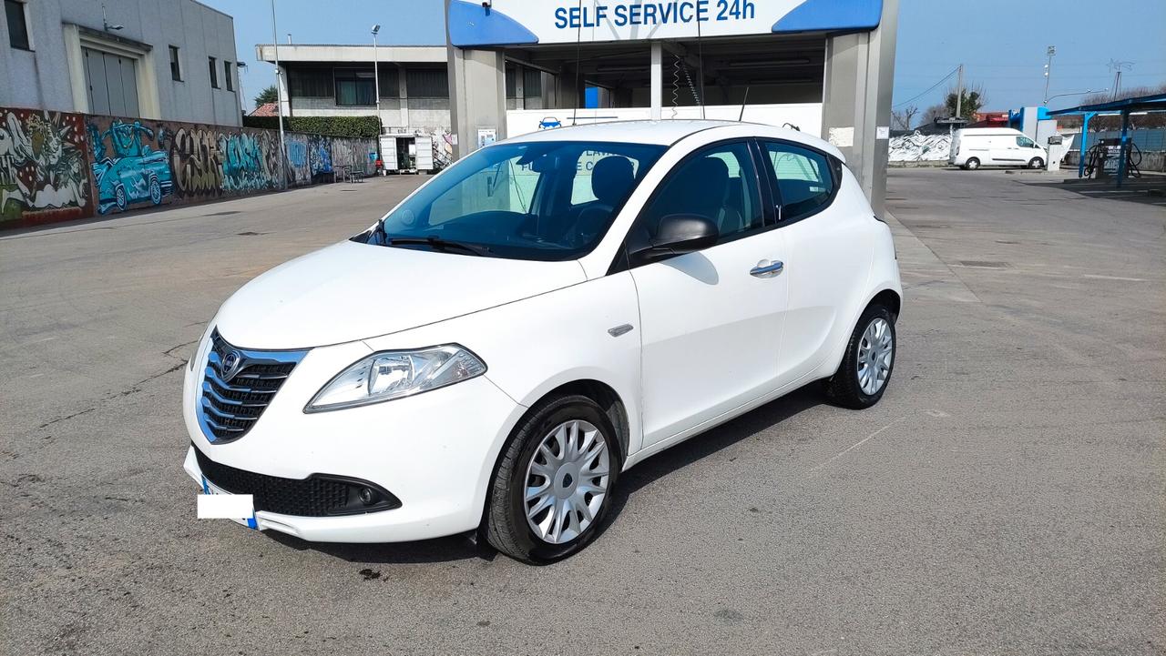 Lancia Ypsilon 1.3 MJT 95CV 5 porte NEOPATENTATI - 2015