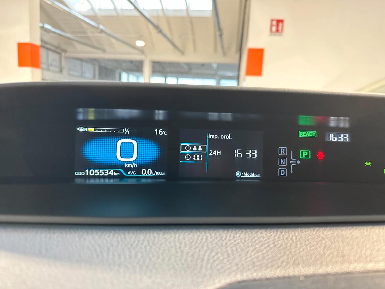Toyota Prius 1.8 AWD Lounge